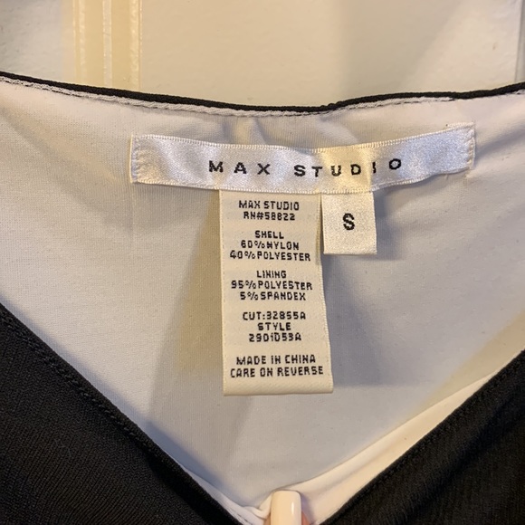 Sleeveless black and white dress with beautiful detailing - Picture 5 of 6